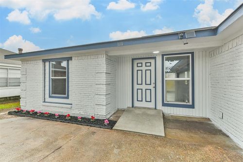 1011 Cedar Post Ct, Tomball, TX, 77375-4916 | Card Image