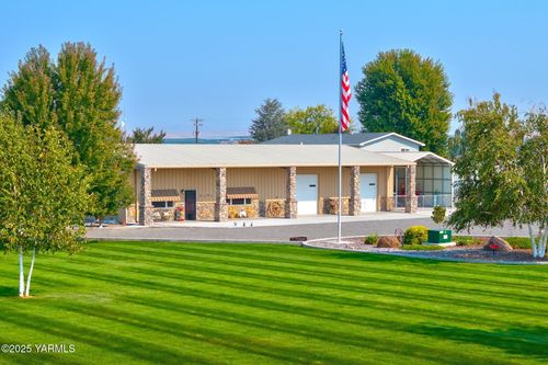 2101 Forsell Rd, Grandview, WA, 98930-9805 | Card Image