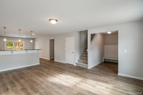 204 Kingsberry Ct, Blissfield, MI, 49228-1256 | Card Image