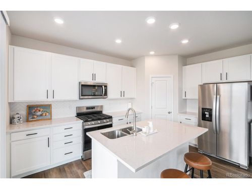 5805 Red Barn Ave, Mead, CO, 80504-1053 | Card Image