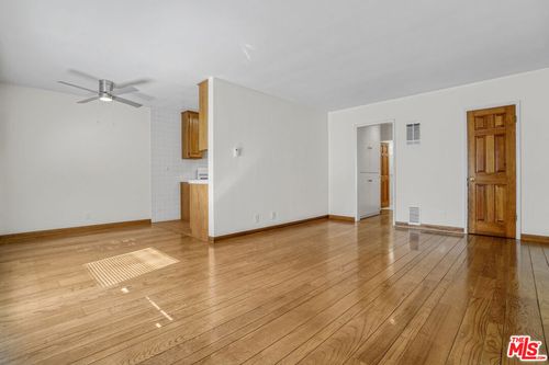 apt-6-218 S Gale Dr, Beverly Hills, CA, 90211-3446 | Card Image