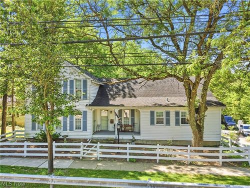250 E Washington St, Chagrin Falls, OH, 44022-2921 | Card Image