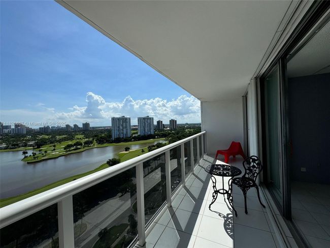 APT-1906 - 3675 N Country Club Dr, Condo with 2 bedrooms, 2 bathrooms and null parking in Aventura FL | Image 73