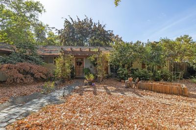 521 Windsor Drive, House other with 3 bedrooms, 2 bathrooms and 1 parking in Menlo Park CA | Image 3