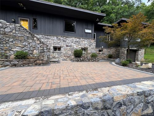 16 Briar Hill Rd, East Fishkill, NY, 12533-5903 | Card Image