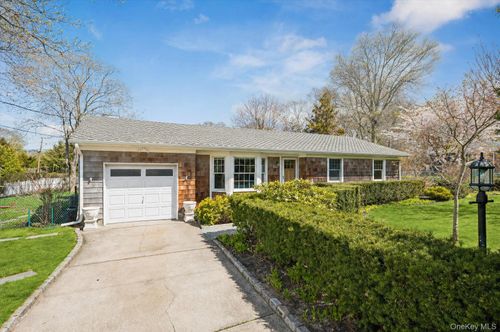 5 Maryland Blvd, Hampton Bays, NY, 11946-2652 | Card Image