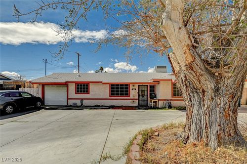 111 Narcissus Ln, Las Vegas, NV, 89107-2340 | Card Image