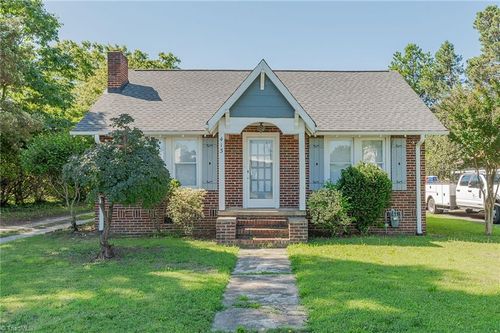 413 W Main St, Thomasville, NC, 27360-4546 | Card Image