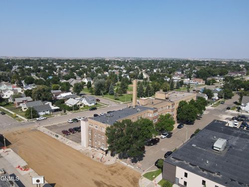 g101-309 Washington Ave, Williston, ND, 58801-5258 | Card Image