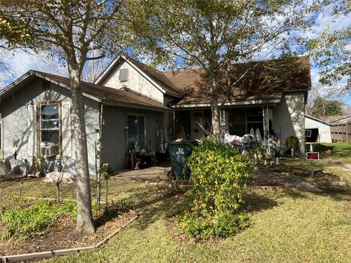 820 Empire St, El Campo, TX, 77437-2822 | Card Image