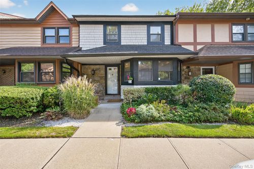 12 Hampton Way, Woodbury, NY, 11797-2423 | Card Image
