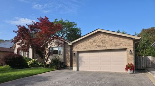 1866 New St, Pickering, ON, L1V3M1 | Card Image