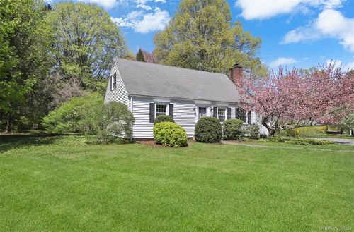 11 East Way, Bedford, NY, 10506-1408 | Card Image