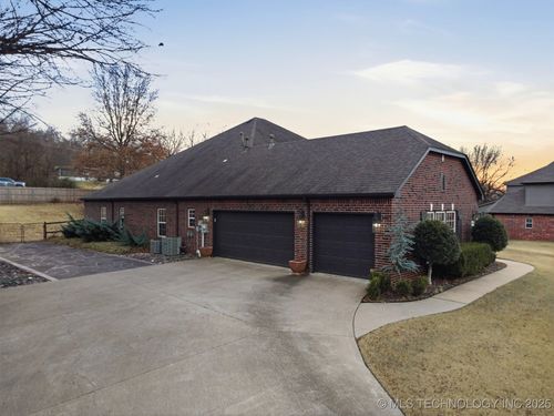 12574 Kathy Ln, Glenpool, OK, 74033-6967 | Card Image
