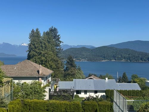 8-694 School Rd, Gibsons, BC, V0N1V9 | Card Image