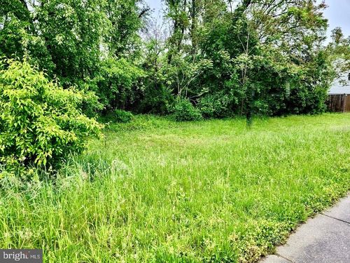 946 Hammonds Ln, Brooklyn Park, MD, 21225-3337 | Card Image