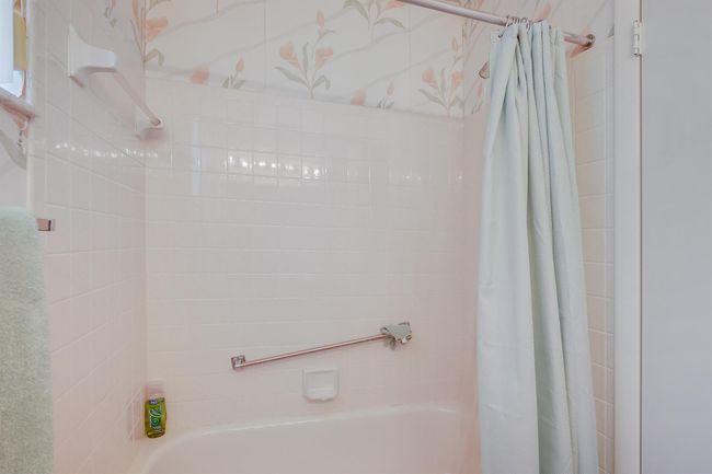 APT-201 - 7610 Tahiti Ln, Condo with 2 bedrooms, 2 bathrooms and null parking in Lake Worth FL | Image 18