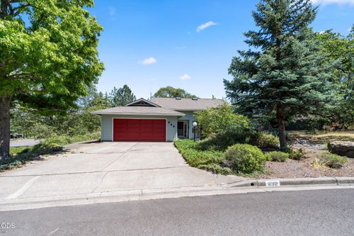 890 Twin Pines Circle, Ashland, OR, 97520 | Card Image