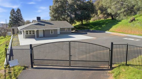 19624 Mono Way, Sonora, CA, 95370-9235 | Card Image