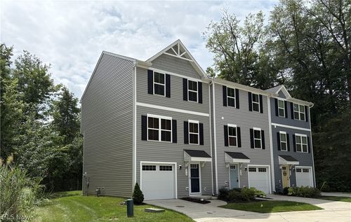 210 Raintree Ln, Painesville, OH, 44077-4171 | Card Image