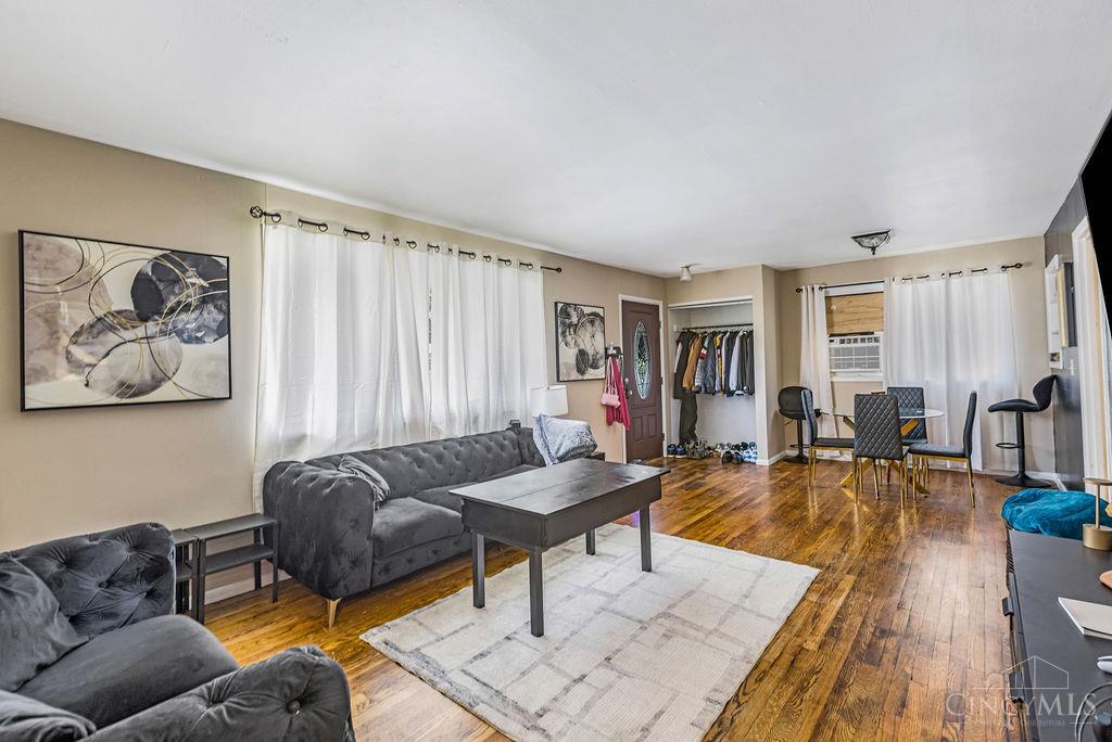 Residential in Woodlawn 4