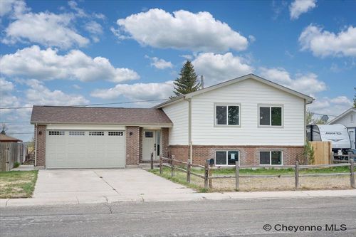 3221 Bevans St, Cheyenne, WY, 82001-1702 | Card Image