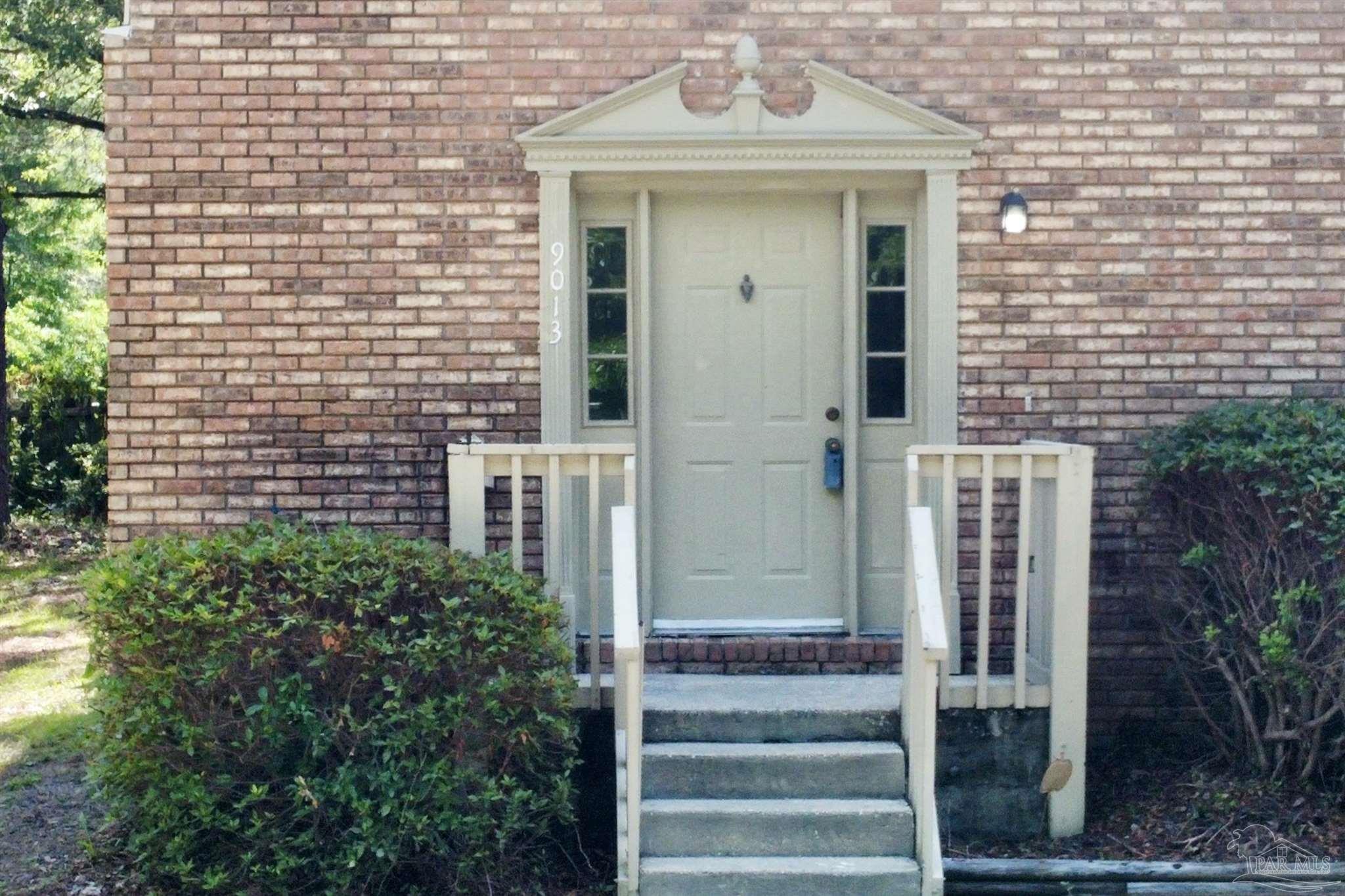 Governors Place Ct, Pensacola, FL 32514