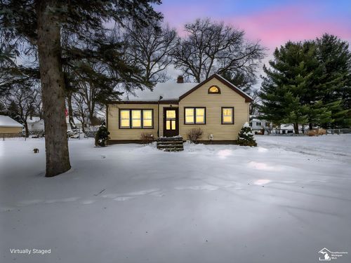 870 Bryant Ave, Jackson, MI, 49202-3016 | Card Image