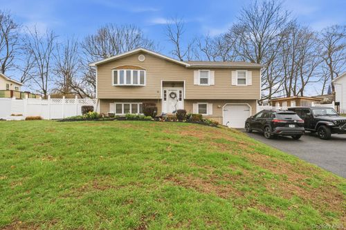 24 Northpark Dr, Garnerville, NY, 10923-1020 | Card Image