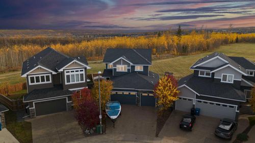 424 Dixon Rd, House with 5 bedrooms, 4 bathrooms and 6 parking in Fort Mcmurray AB | Card Image