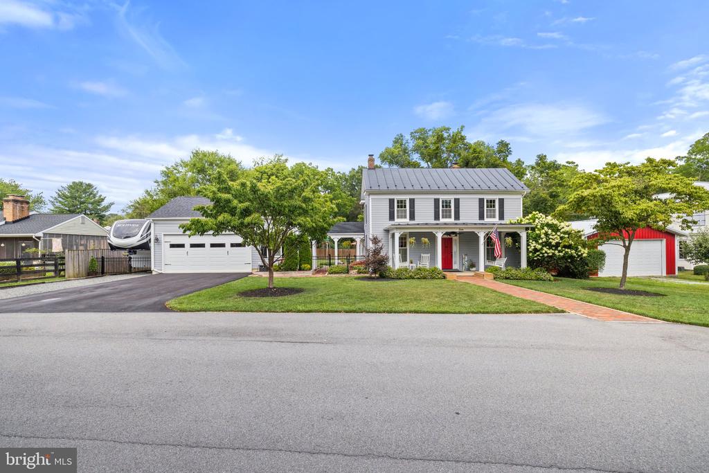 Rogers St, Hamilton, VA 20158