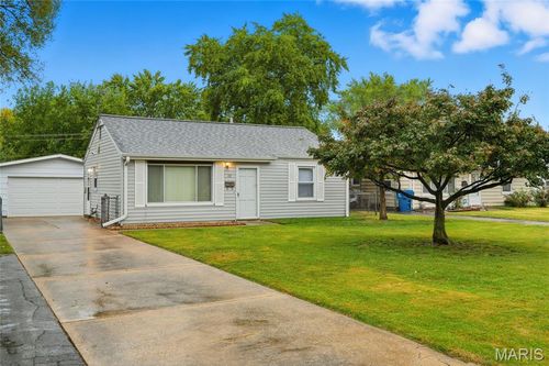 22 Mcnulty Dr, Florissant, MO, 63031-5241 | Card Image