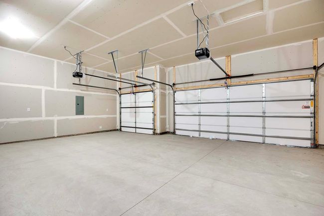 Three car garage. | Image 27