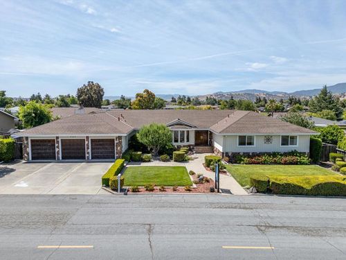 747 Ridgemark Dr, Hollister, CA, 95023-6420 | Card Image