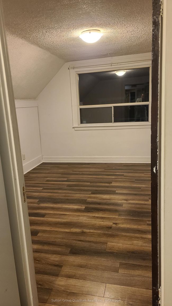 992 Montclair Ave, House other with 5 bedrooms, 3 bathrooms and 2 parking in Hamilton ON | Image 16