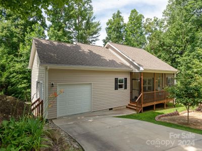 138 Lone Eagle Lane, House other with 3 bedrooms, 2 bathrooms and null parking in Hendersonville NC | Image 2