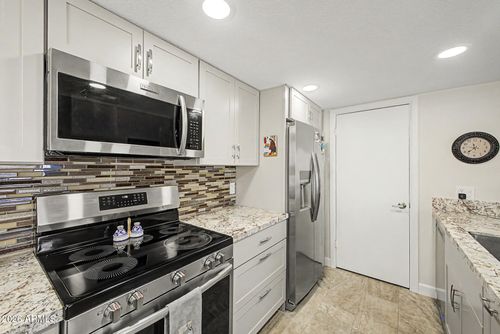 852 E Morningside Dr, Phoenix, AZ, 85022-1135 | Card Image