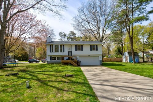 17160 5th St, Holland, MI, 49424-1175 | Card Image