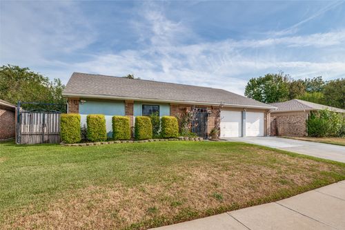 2307 Busch Dr, Arlington, TX, 76014-2737 | Card Image