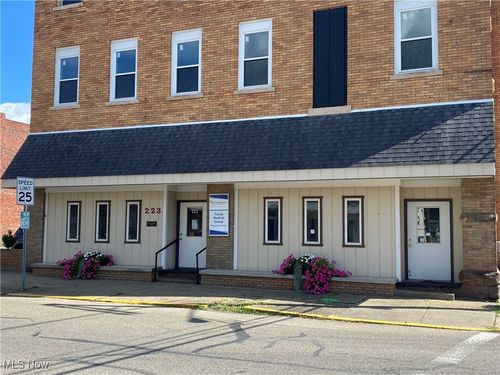 223 1/2 W Main St, Newcomerstown, OH, 43832-1042 | Card Image
