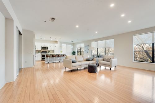 apt-212-4111 Gilbert Ave, Dallas, TX, 75219-3829 | Card Image