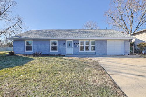 7784 Huntington Cir S, Hanover Park, IL, 60133-2523 | Card Image