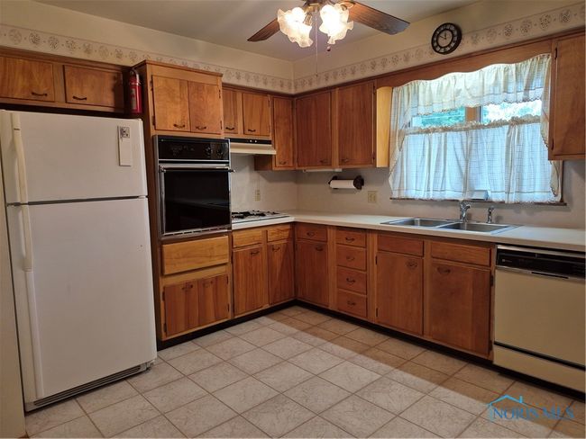1100 Cherry Ln, House other with 3 bedrooms, 2 bathrooms and 2 parking in Findlay OH | Image 21