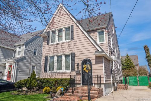 33 Carstairs Rd, Valley Stream, NY, 11581-3316 | Card Image