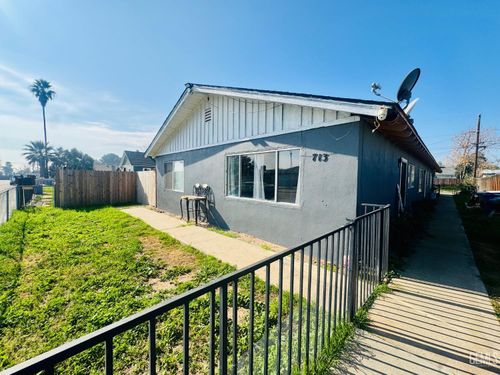 713 Iris St, Bakersfield, CA, 93308-9372 | Card Image