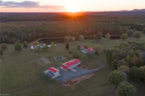 1260 Beaver Island Trail Rd, Walnut Cove, NC, 27052-6636 | Card Image