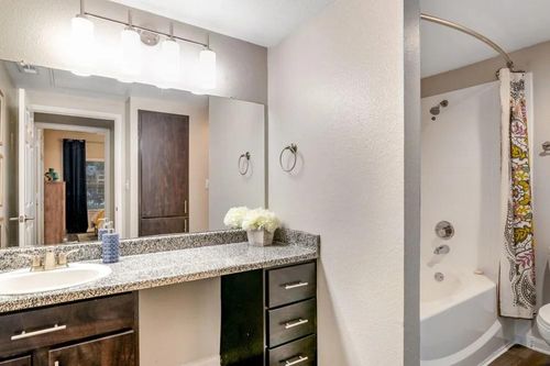 0934-6565 Hollister Street, Houston, TX, 77040 | Card Image