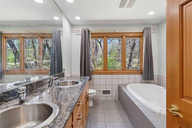 8 Woodhill Ln, House other with 3 bedrooms, 3 bathrooms and null parking in North Oaks MN | Image 6