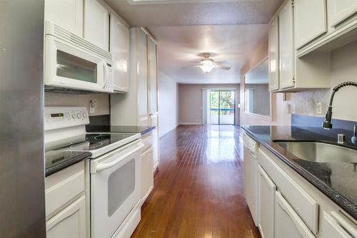 apt-20-2560 C St, San Diego, CA, 92102-2161 | Card Image