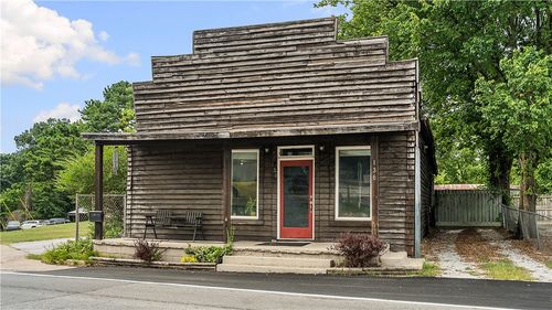 136 W Pickens Rd, Pea Ridge, AR, 72751-2306 | Card Image